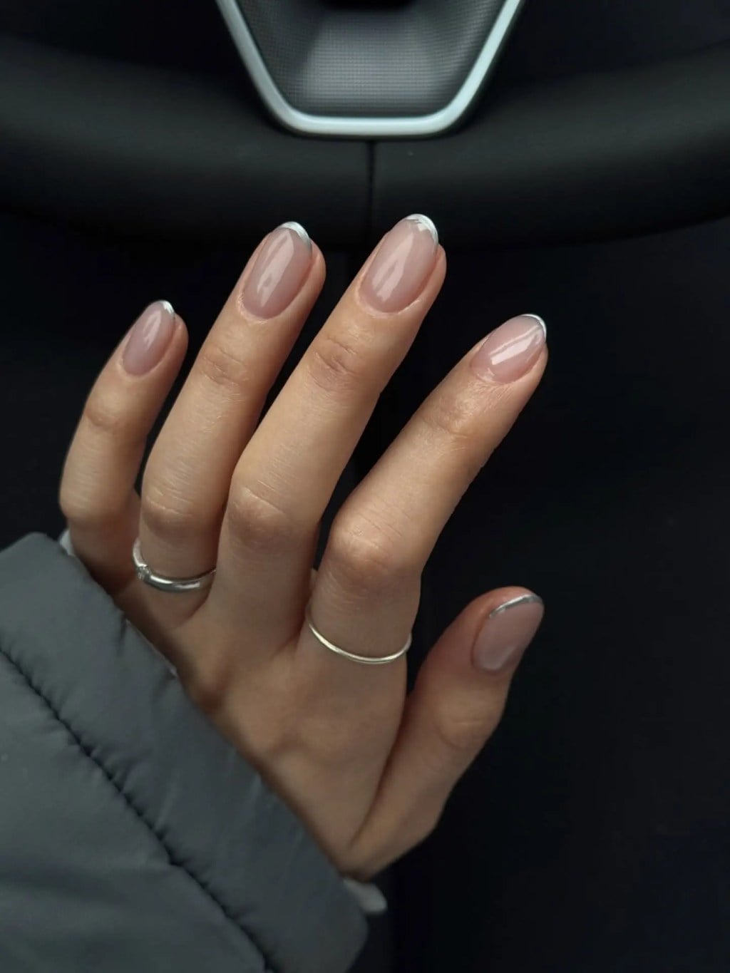 Sheer Base White French Silver Line Oval Nails Sheer Base White French Silver Line Oval Nails — Trendy Short Cute Nails