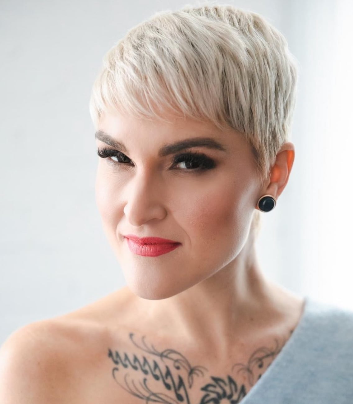 Ash Blonde Pixie With Wispy Bangs — Trendy Short Hair