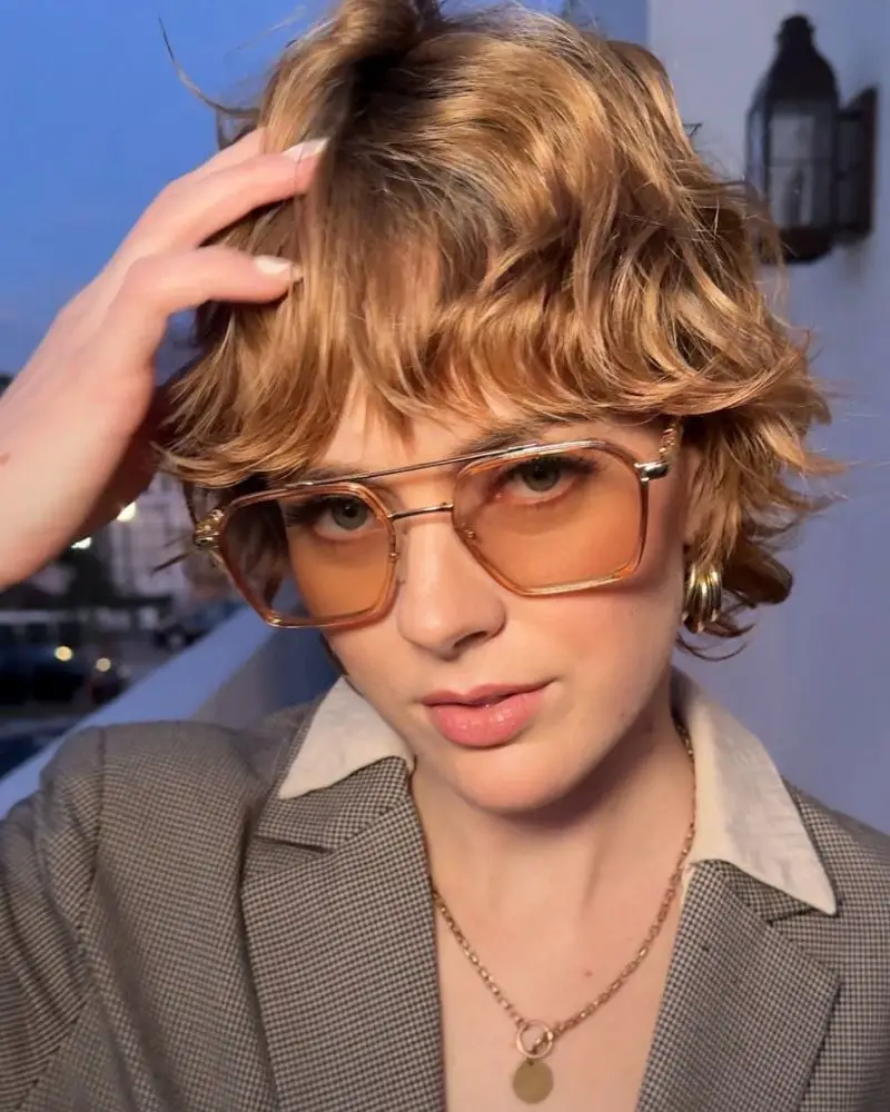 Strawberry Blonde Shag With Curtain Bangs — Trendy Short Hair