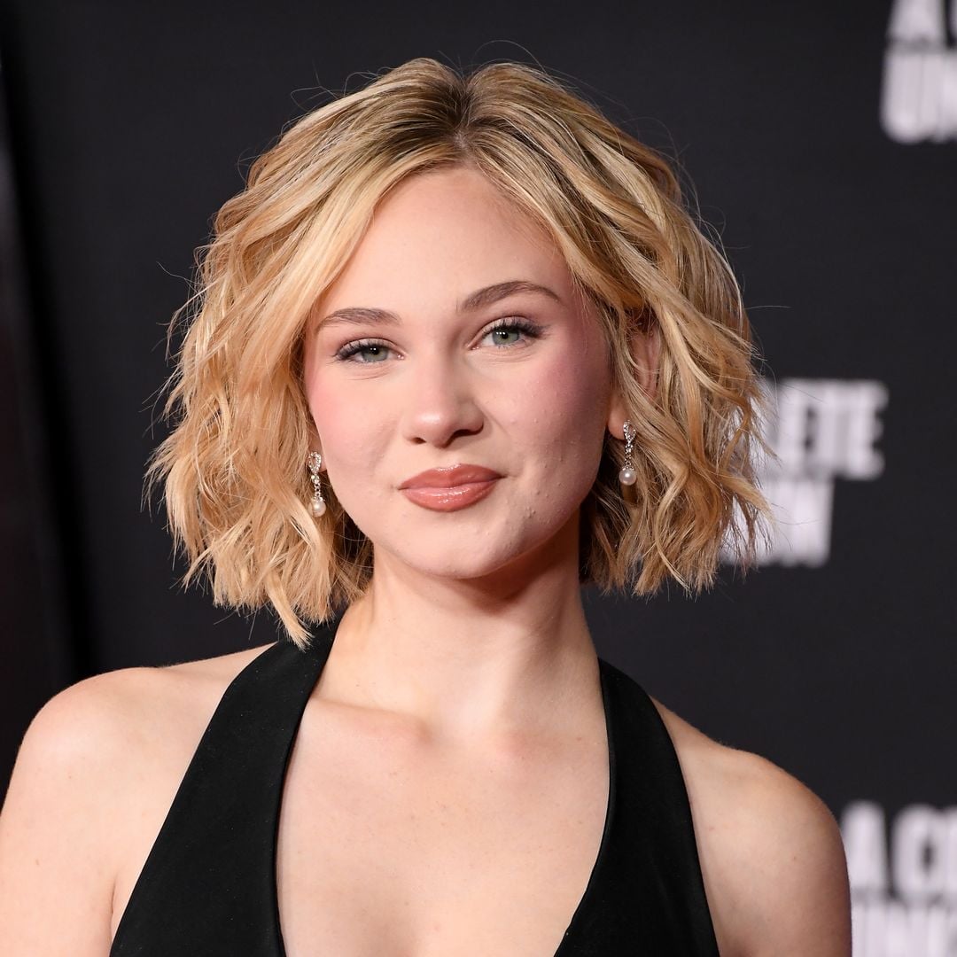 Textured Bob With Blonde Highlights — Trendy Short Hair Hairstyles