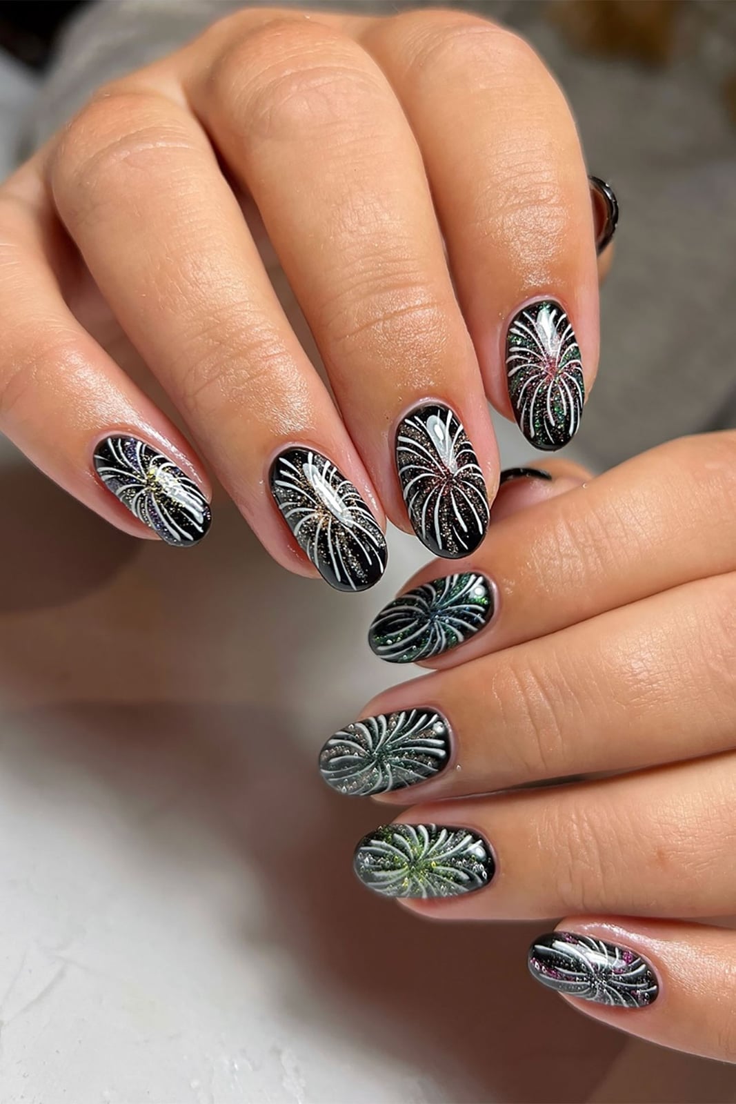 Black Base Firework Art Short Oval Nails — Trendy Short Nails Color