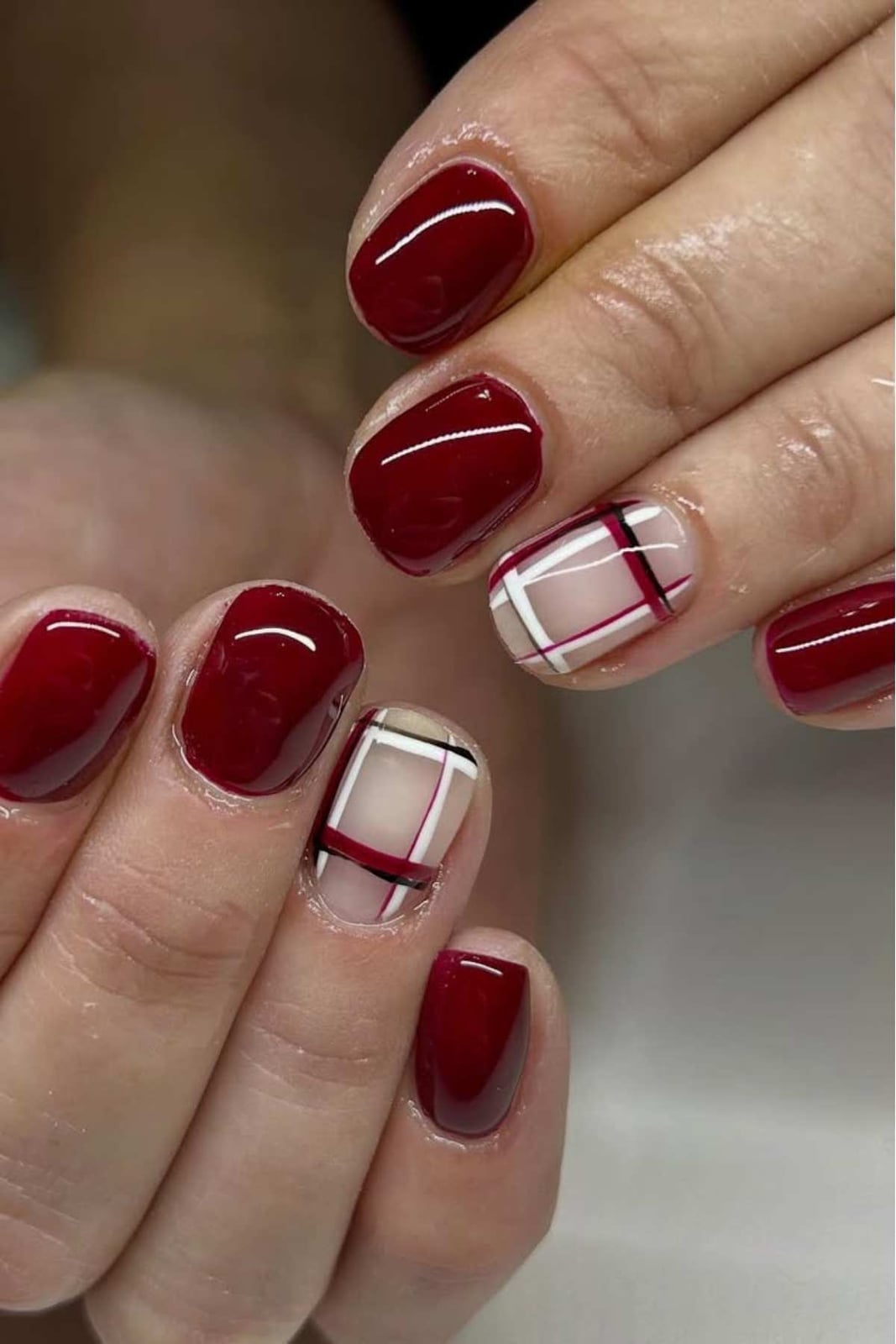 Deep Red Plaid Accent Short Square Nails Deep Red Plaid Accent Short Square Nails — Trendy Short Square Nails