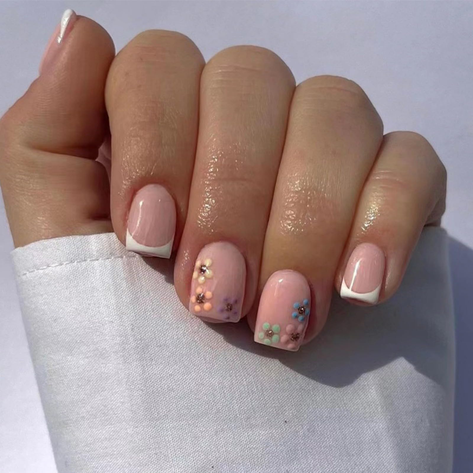 Floral Accent French Tip Short Square Nails Floral Accent French Tip Short Square Nails — Trendy Short Square Nails