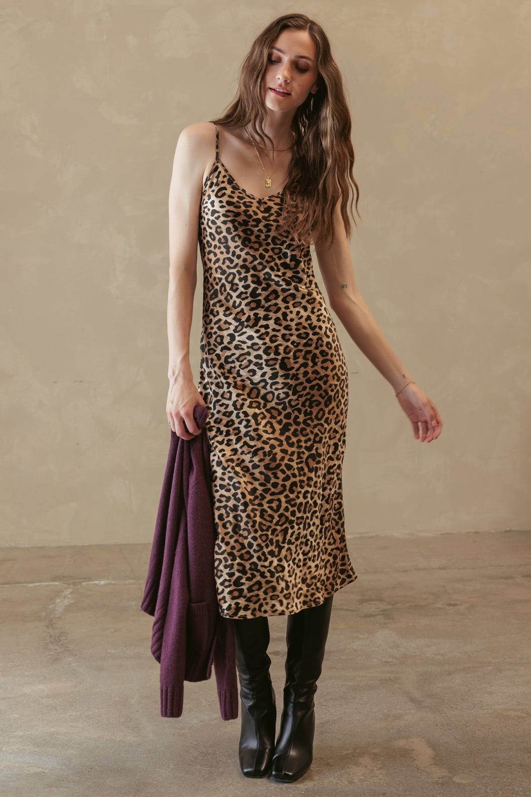 Leopard Print Silk Slip Dress with Casual Styling Leopard Print Silk Slip Dress with Casual Styling — Trendy Silk Dresses