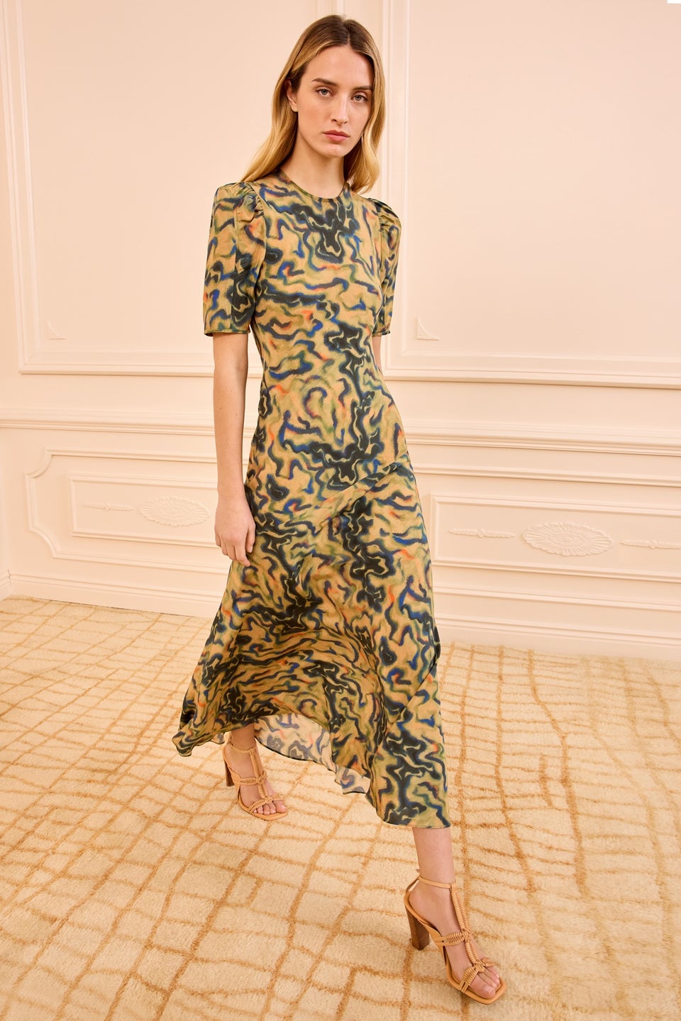 Abstract Wavy Print Midi Dress With Puff Sleeves Abstract Wavy Print Midi Dress With Puff Sleeves — Trendy Silk Dresses Outfit