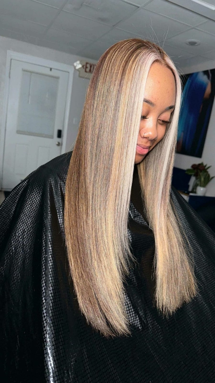Mid-Back Straight Blowout Glossy Shine Mid-Back Straight Blowout Glossy Shine — Trendy Silk Press
