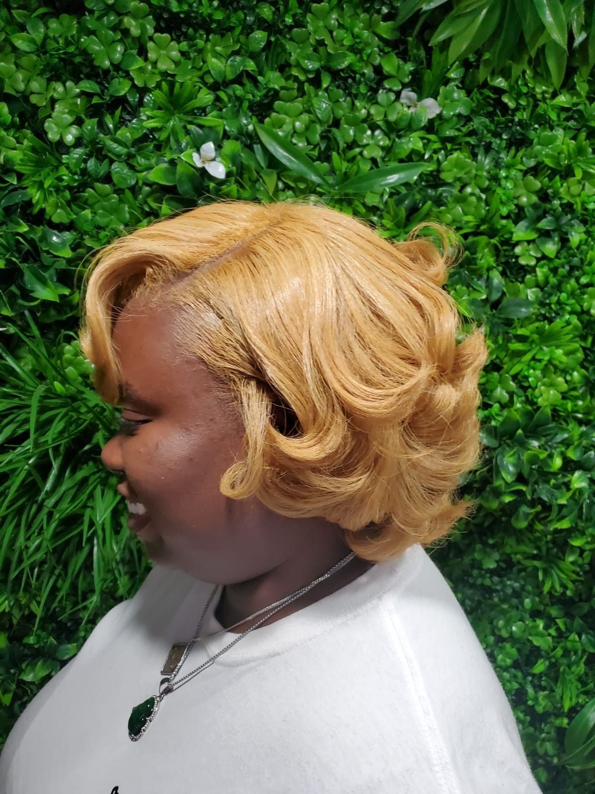 Honey Blonde Bob Glossy Curls Honey Blonde Bob Glossy Curls — Trendy Silk Press
