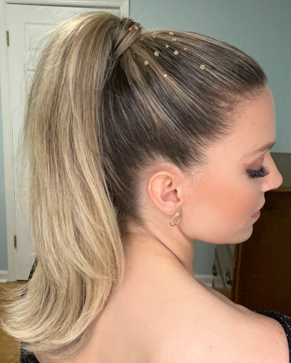 Blonde Collarbone Ponytail with Rhinestones Blonde Collarbone Ponytail with Rhinestones — Trendy Slick Back Ponytail