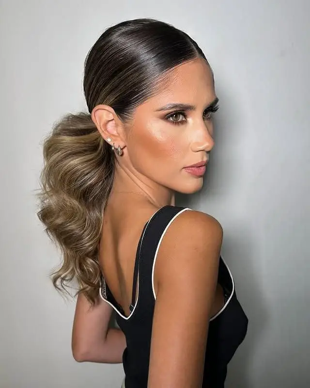 Collarbone Wavy Ponytail with Balayage Collarbone Wavy Ponytail with Balayage — Trendy Slick Back Ponytail