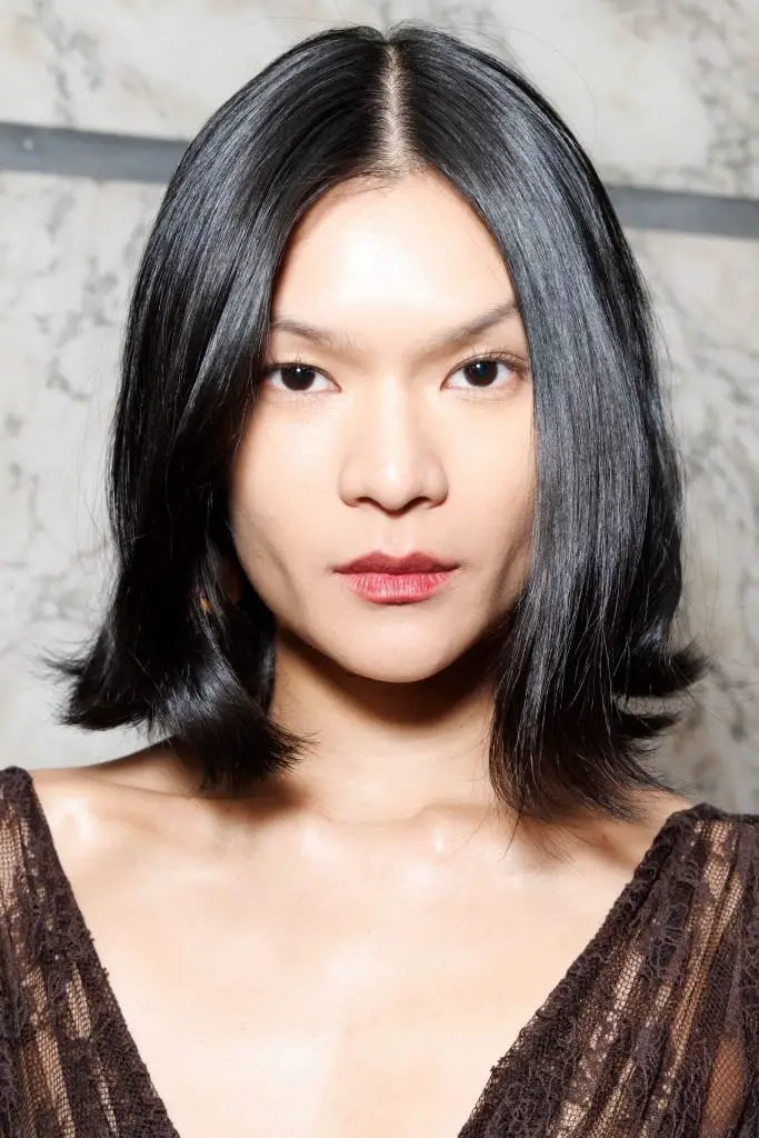 Chin Length Black Blunt Bob, Middle Chin Length Black Blunt Bob, Middle — Trendy Straight Hair