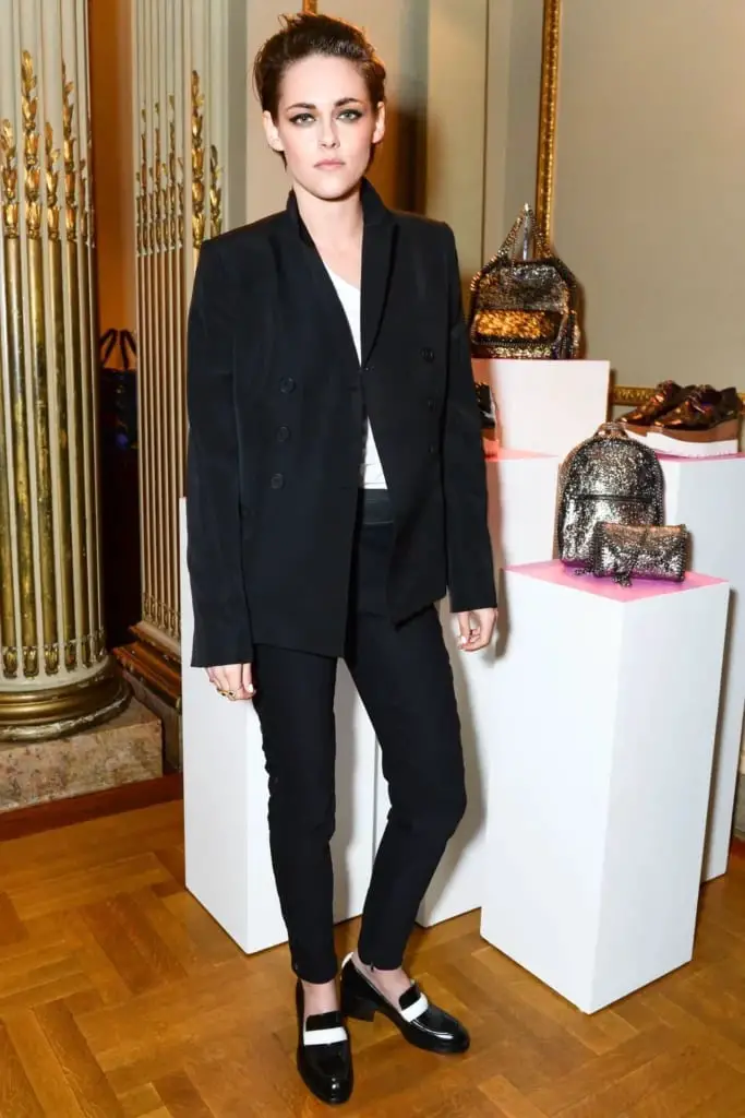 Oversized Blazer with White T-Shirt and Slim Trousers Oversized Blazer with White T-Shirt and Slim Trousers — Trendy Tomboy Outfits