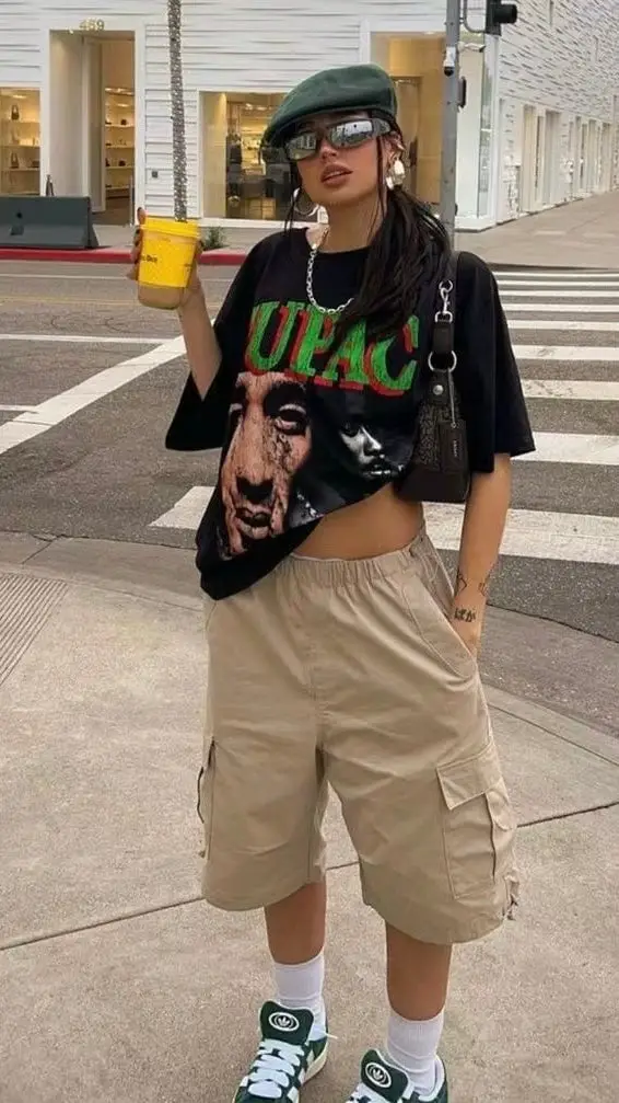Graphic T-Shirt with Baggy Cargo Shorts and Beret Graphic T-Shirt with Baggy Cargo Shorts and Beret — Trendy Tomboy Outfits