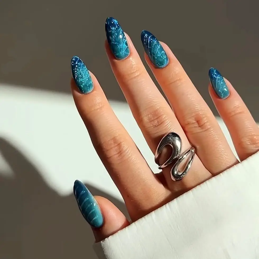 Deep Blue to Turquoise Cat-Eye Gradient Deep Blue to Turquoise Cat-Eye Gradient — Trendy Turquoise Nails