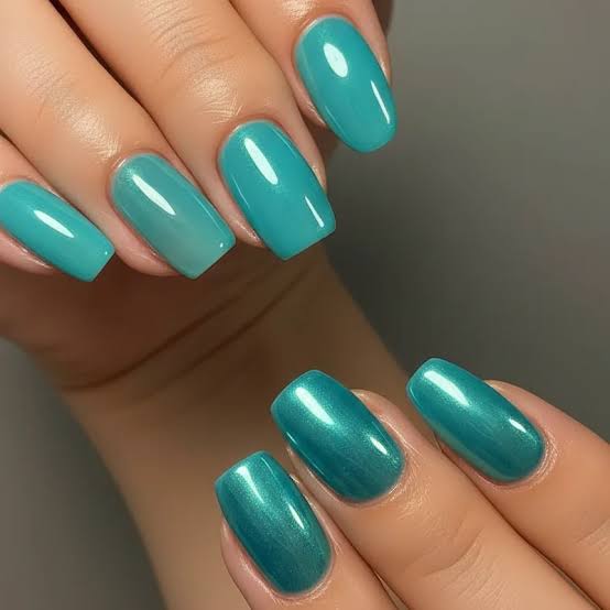 Glossy Turquoise Cat-Eye Medium Almond Glossy Turquoise Cat-Eye Medium Almond — Trendy Turquoise Nails