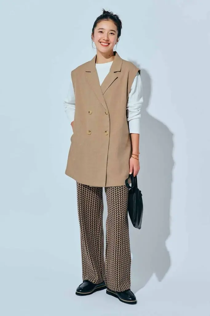 Oversized Beige Vest with Patterned Wide Leg Pants Oversized Beige Vest with Patterned Wide Leg Pants — Trendy Vest Outfits