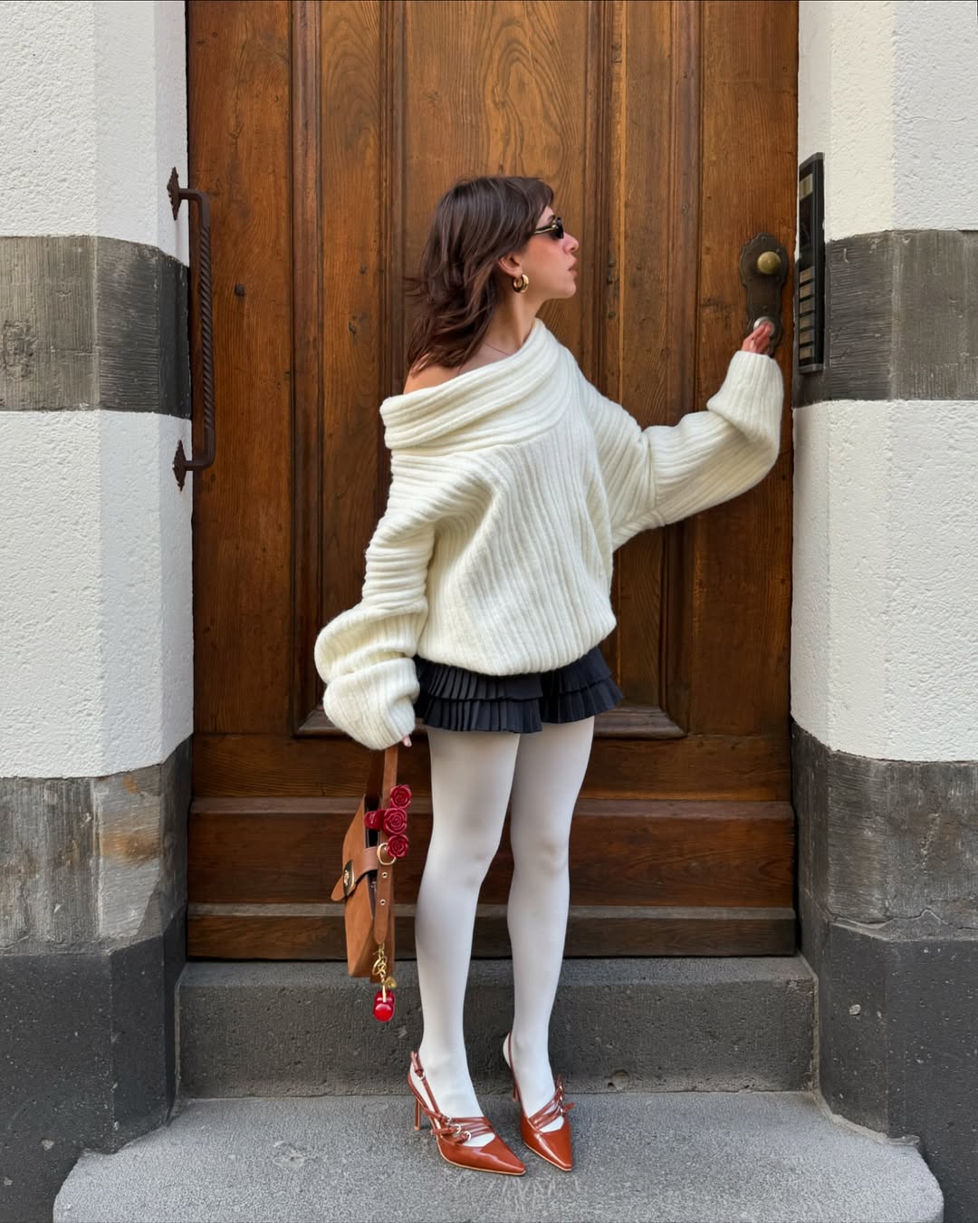 Off-shoulder White Sweater with Mini Skirt Off-shoulder White Sweater with Mini Skirt — Trendy White Sweater Outfit