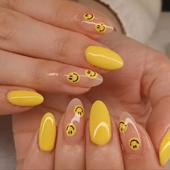 Transparent Yellow Smiley Face Short Oval Nails Transparent Yellow Smiley Face Short Oval Nails — Trendy Yellow Nails