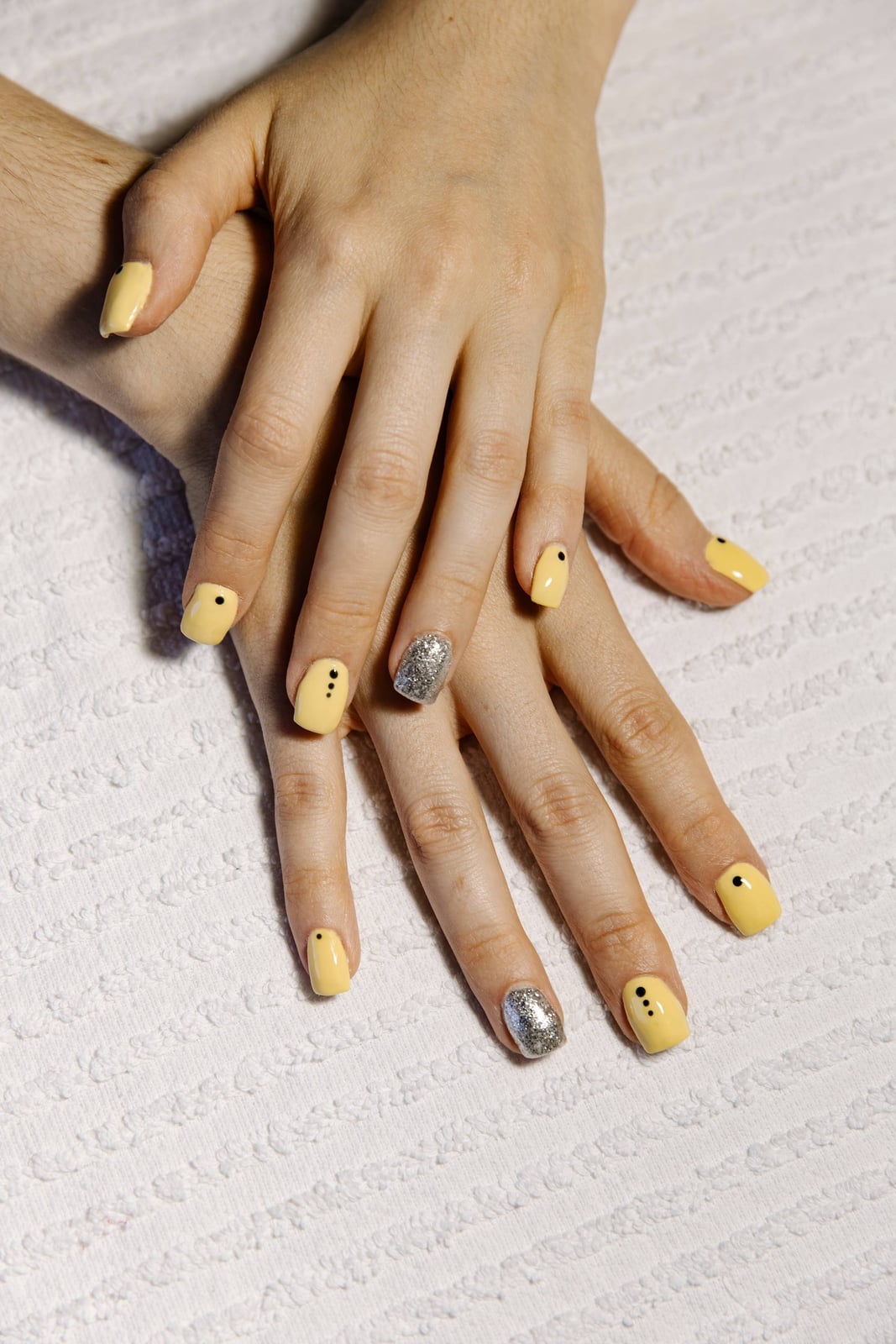 Pale Yellow Silver Glitter Dot Short Square Nails Pale Yellow Silver Glitter Dot Short Square Nails — Trendy Yellow Nails