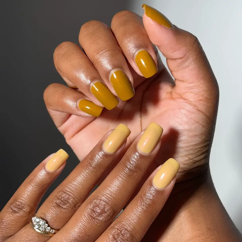 Mustard Pale Yellow Gradient Glossy Short Square Nails Mustard Pale Yellow Gradient Glossy Short Square Nails — Trendy Yellow Nails
